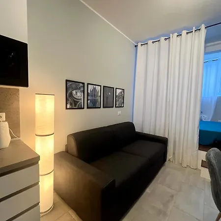 Residenza Elegante - A 5 Fermate Dal Duomo Villa Milan Exterior photo